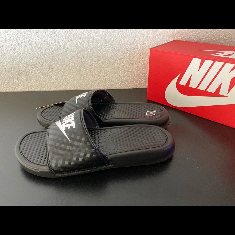 🔥 HP 🔥NEW NIKE BENASSI JDI SLIDES WOMENS SZ 6 9 343881 011 BLACK/WHITE BOX - Picture 5 of 7